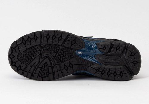 The New Balance 1906W Reappears In Black And Blue(pic3)